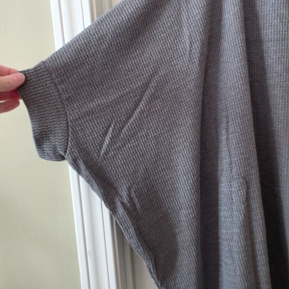 Dear Scarlett Gray Waffle Knit Oversized Short Sleeved Top Woman's Size Medium - Picture 5 of 7